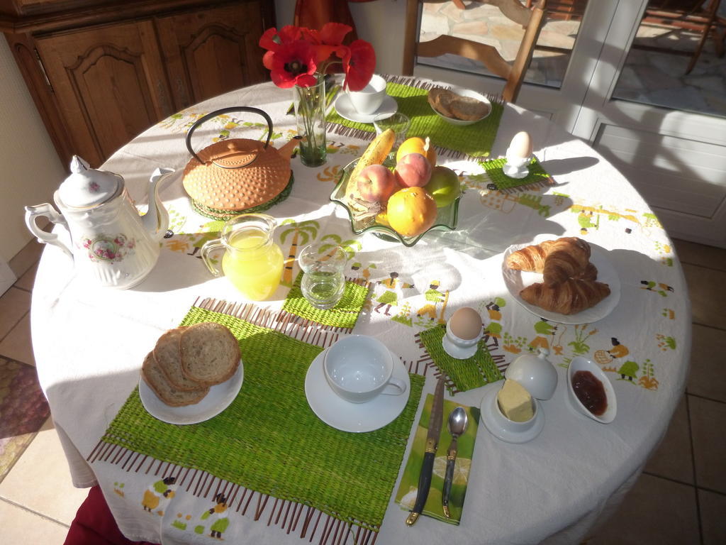 Bed and Breakfast La Roulotte De Pommette Et Billy La Hoguette Экстерьер фото